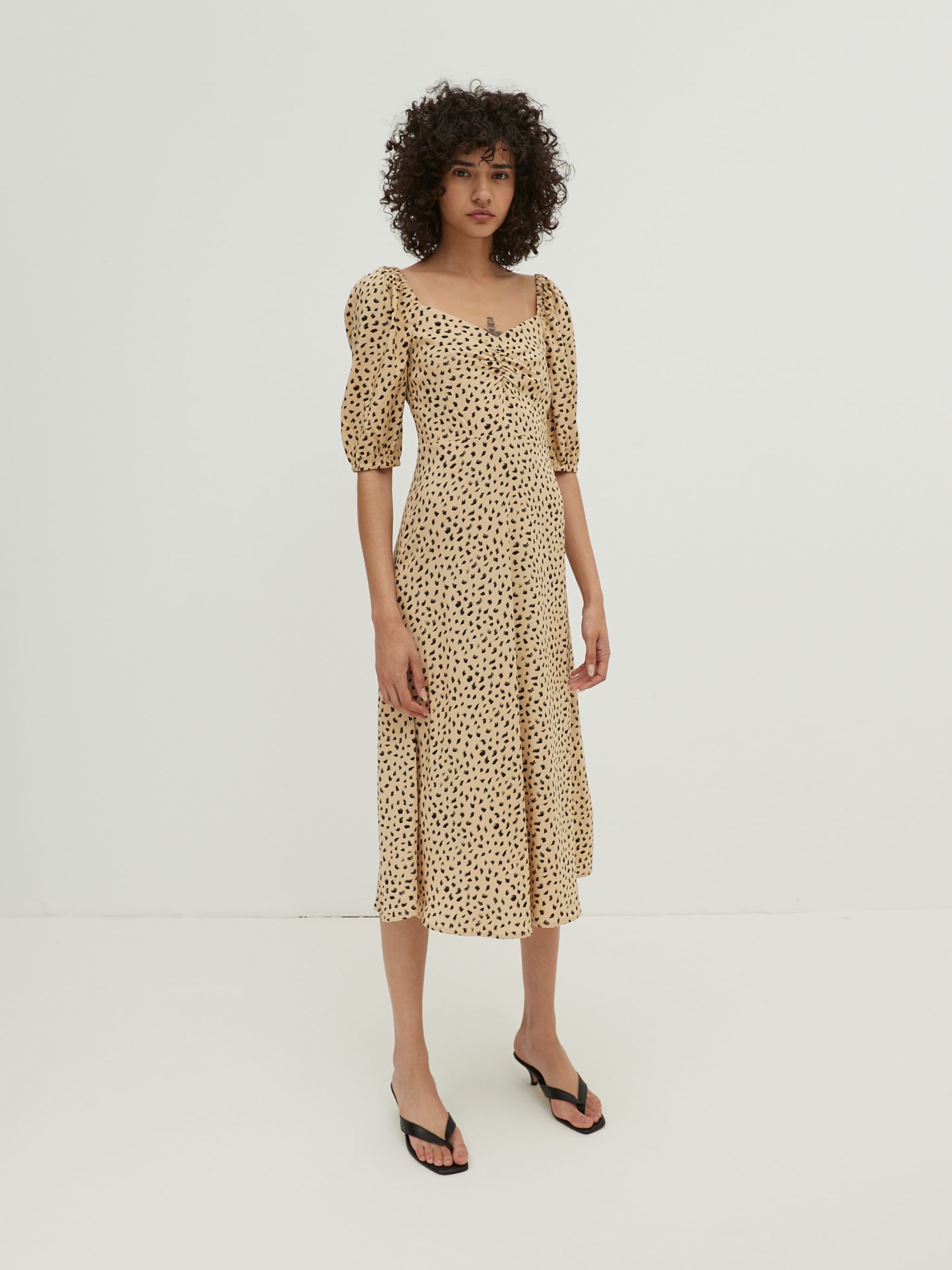 EDITED Producten Jurk 'Olivia' Beige