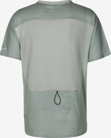 T-Shirt fonctionnel 'Run Division' NIKE en gris