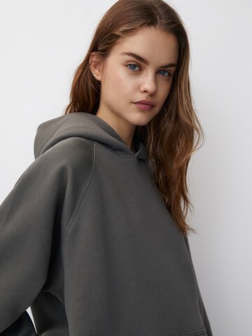 Pull&Bear Sweatshirt i grå