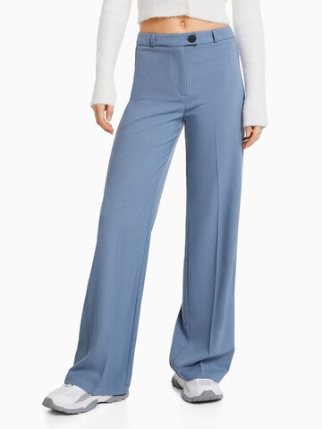 Bershka Wide leg Trousers with creases in Blue: front