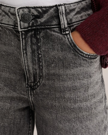 Largi Jeans de la WE Fashion pe gri