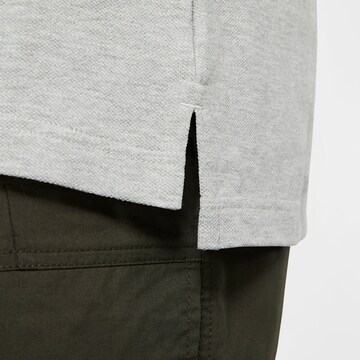 Nike Sportswear Regular Fit Funktionsshirt in Grau