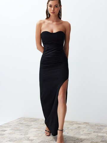 Trendyol Kleid in Schwarz: Vorderseite