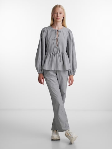 PIECES Loose fit Pants 'HOLLY' in Grey