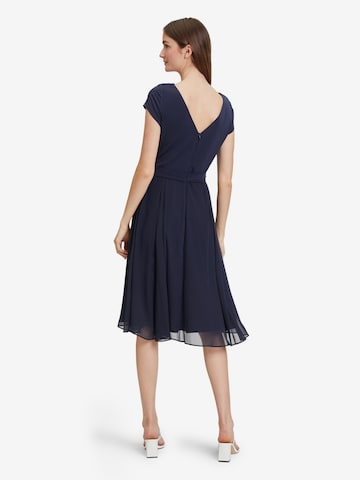 Robe de cocktail Vera Mont en bleu