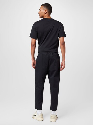 Tapered Pantaloni 'Graphics Campus Chino' di ADIDAS ORIGINALS in nero