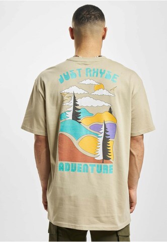 Just Rhyse T-shirt 'Adventure' i beige: framsida