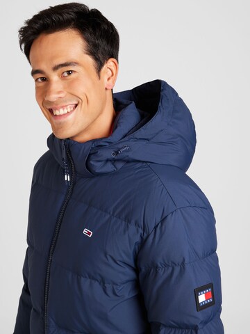 Tommy Jeans Jacke 'Essential' in Blau