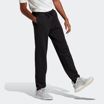 Regular Pantalon 'Rifta City Essential' ADIDAS ORIGINALS en noir : devant