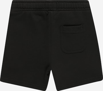 Lyle & Scott Regular Shorts in Schwarz