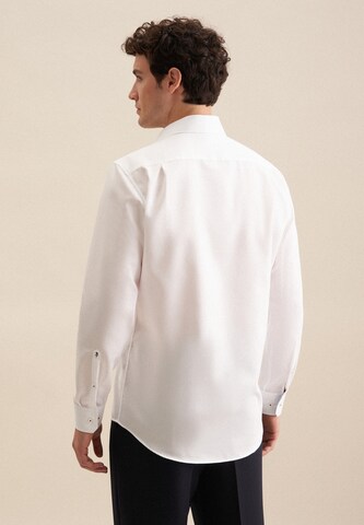Coupe regular Chemise business 'Smart Classic' SEIDENSTICKER en blanc