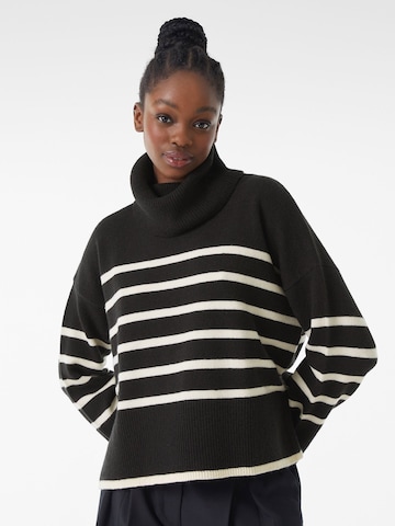 Bershka Sweater in Black: front