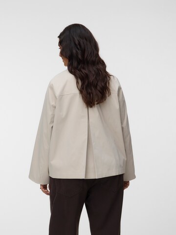 Vero Moda Curve - Chaqueta de entretiempo 'VMCChelsea Poppy' en beige