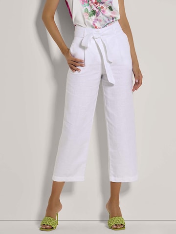 MADELEINE Regular Pleat-Front Pants in White: front