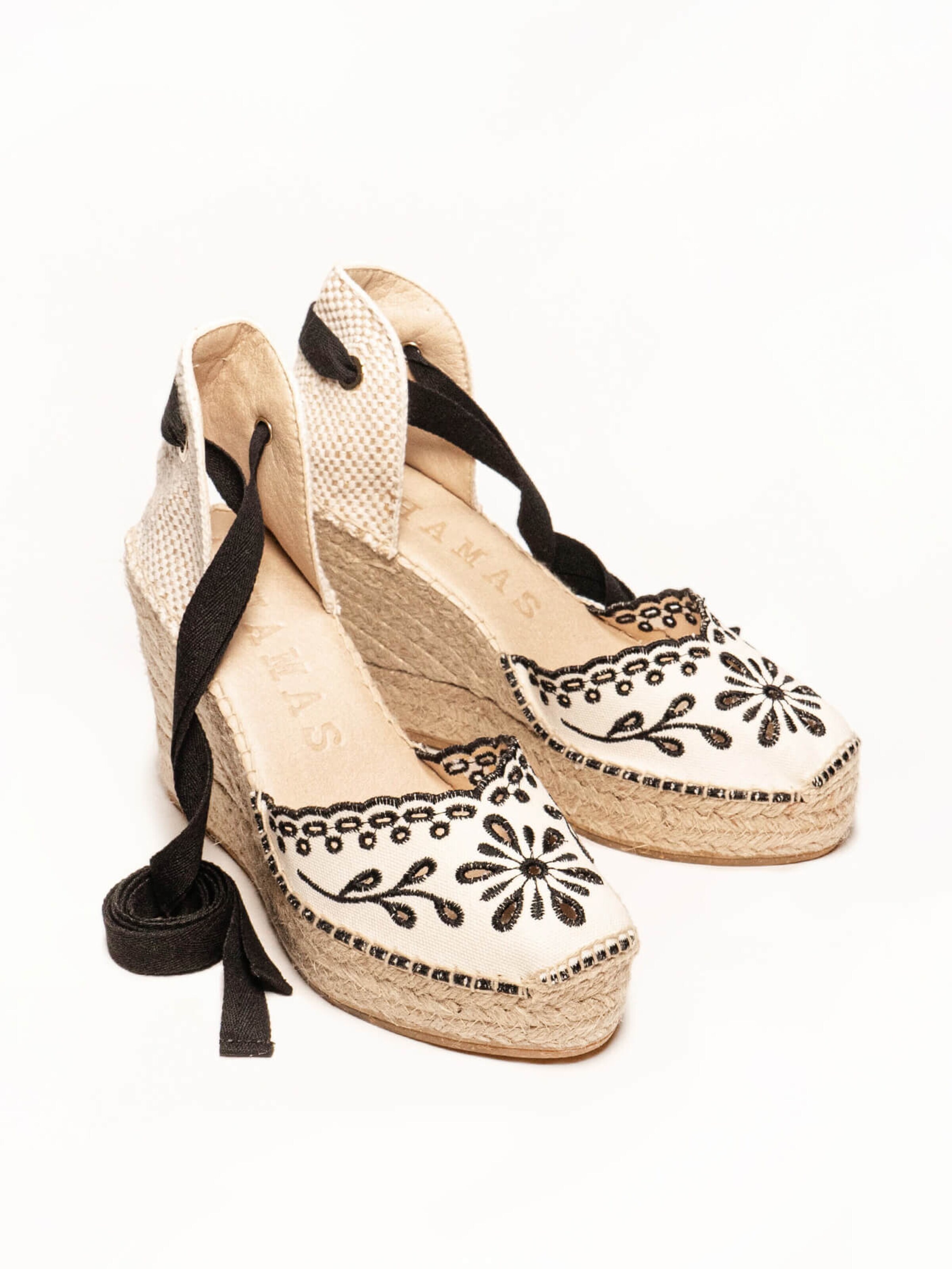 Alhamas Sandal 'Alpargata Cuña 10 cm' in Beige