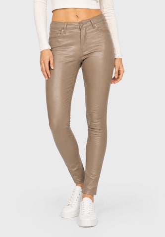 Elara Slimfit Broek in Bruin: voorkant