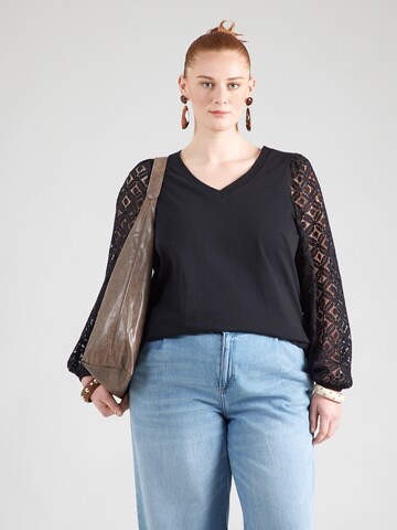 ONLY Carmakoma T-shirt 'CAREFFIE' i svart: framsida