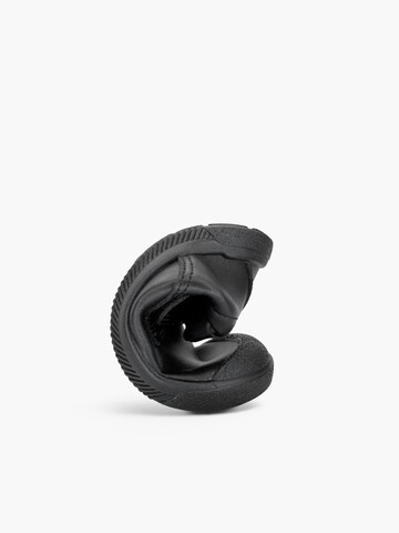 Pisamonas - Sapatilhas em preto