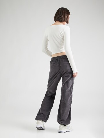 HOLLISTER - Tapered Pantalón 'BIRCH & MAGNET' en gris