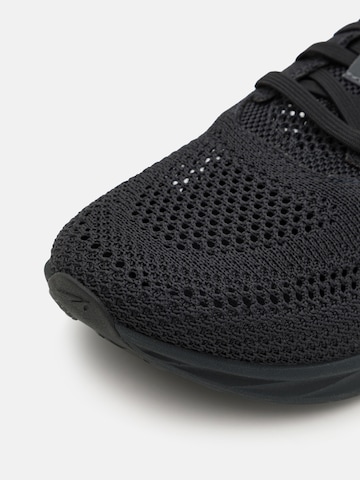 Scarpa sportiva 'Escalante Racer 2' di Altra in nero