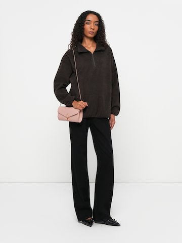 Sweat-shirt 'OLMTEDDIE' Only Maternity en marron