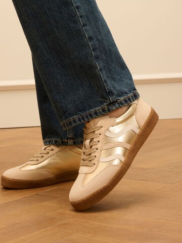 Baskets basses MANFIELD en or