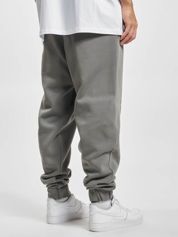 Tapered Pantaloni di DEF in grigio