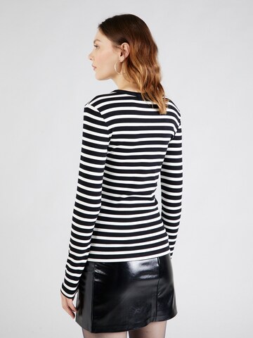 Tricou de la Gina Tricot pe negru