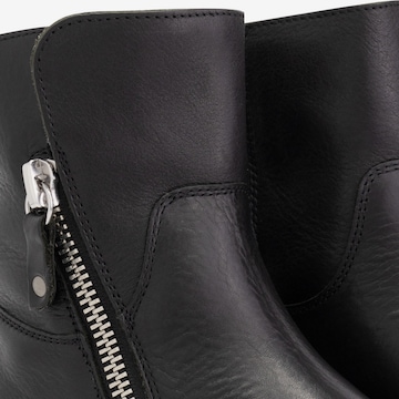 Travelin Ankle Boots 'Vartae' in Black