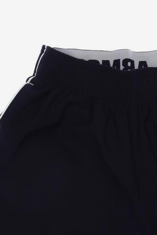 UNDER ARMOUR Shorts in 31-32 in Black