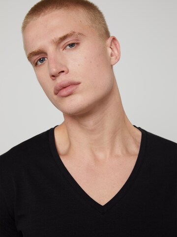 DAN FOX APPAREL Футболка 'Samuel' в Черный