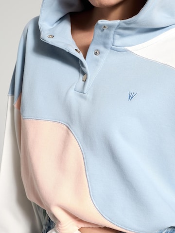 Sweat-shirt 'Sonia' NOWIHT en bleu