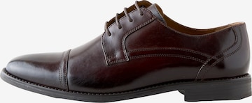 Next Nauhakengät värissä ruskea: etupuoli