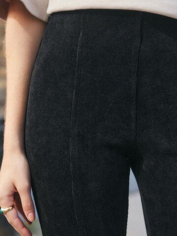 Tapered Pantaloni di Next in nero