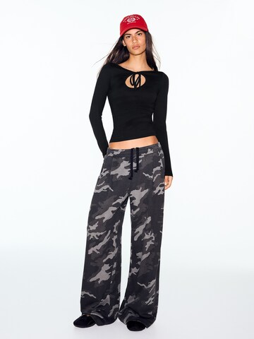 Baggy Pantalon à pince Bershka en gris : devant