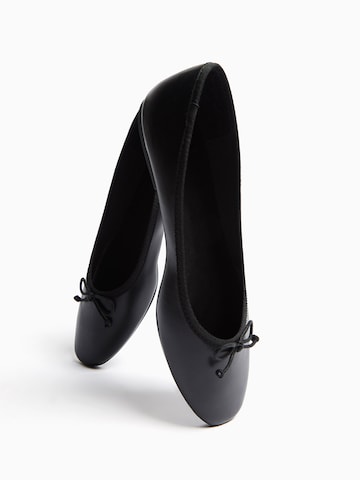 Bershka Ballet Flats in Black