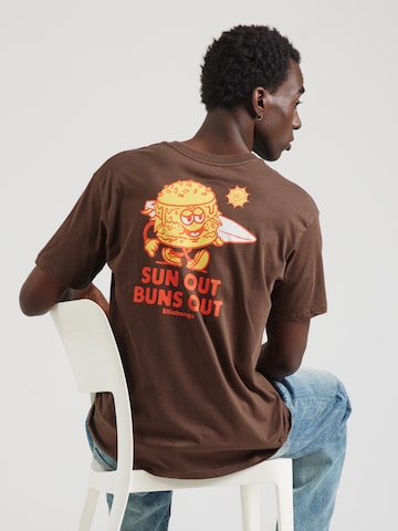 BILLABONG Тениска 'GIMMICKS' в кафяво: отпред