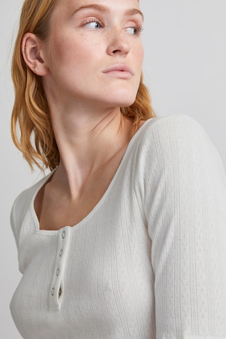 Maglietta di b.young in bianco