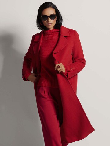 MADELEINE Mantel in Rot: Vorderseite