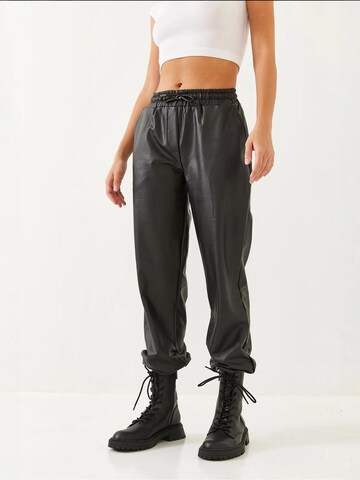 Bianco Lucci Tapered Hose in Schwarz