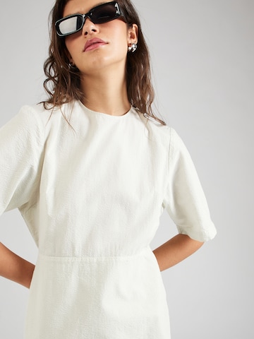 Robe Calvin Klein Jeans en blanc