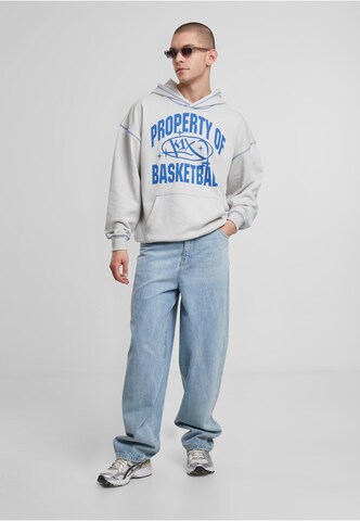 Sweat-shirt 'Property' K1X en gris