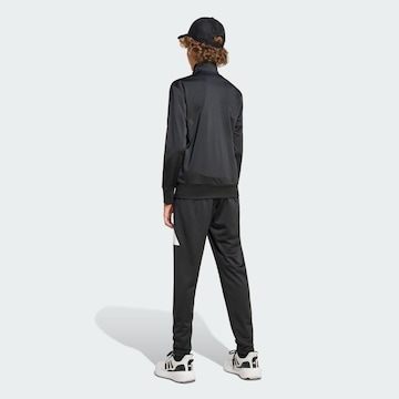 Costum de trening 'Essentials' de la ADIDAS SPORTSWEAR pe negru
