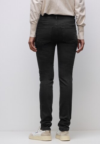 STREET ONE Slimfit Jeans in Schwarz