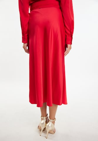 faina Rok in Rood