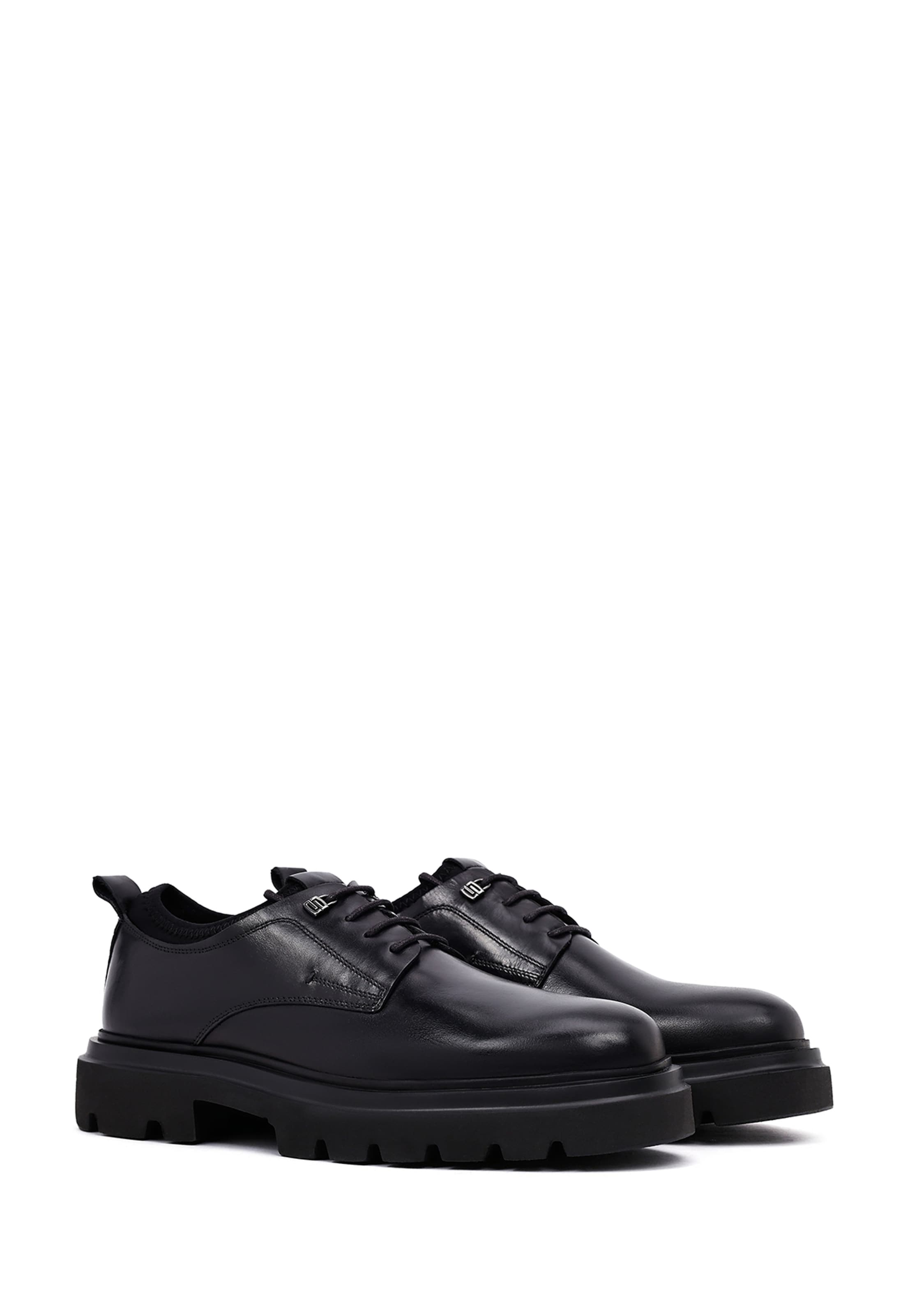 Chaussure à lacets Derimod en noir