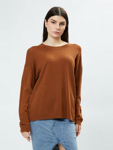 Influencer Pullover i brun: forside