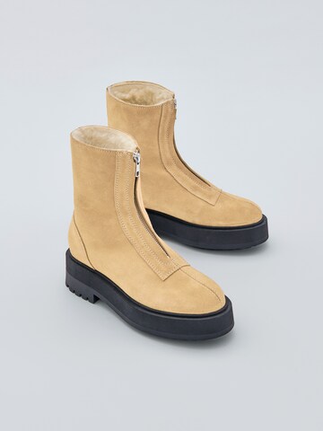 Botine 'Zuleika' de la EDITED pe maro