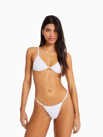 Bershka Triangel Bikinitop in Weiß: predná strana