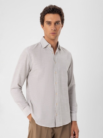 Coupe regular Chemise Antioch en beige : devant